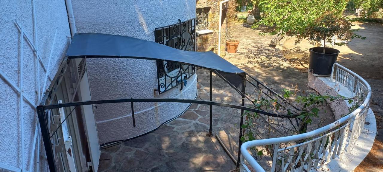 Appartement Et Sa Grande Terrasse En Rez De Jardin Сен-Глф Экстерьер фото